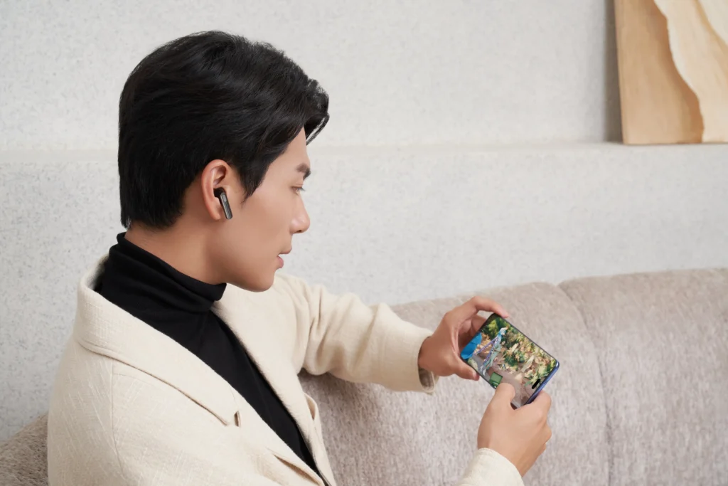 HUAWEI Introduces New Audio Lineup: FreeBuds Pro 4, FreeBuds SE 3, and FreeClip 4 HUAWEI FreeBuds SE 3 Lifestyle Photo copy