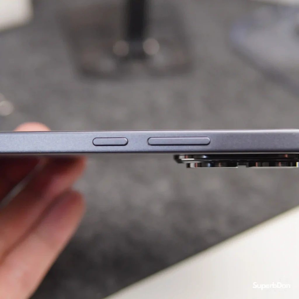 HONOR 400 5G First Impressions 27 HONOR 400 5G Right Side