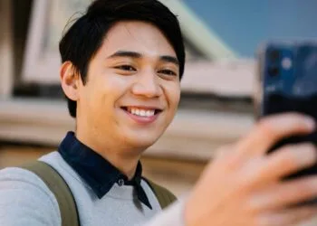 Smart bounces back in Q4 with higher ARPU and 5G growth