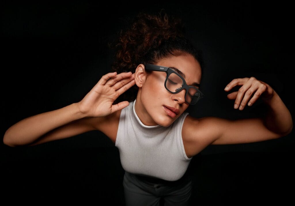 Smart becomes first PH telco to offer Rokid AI Glasses with Google Gemini integration