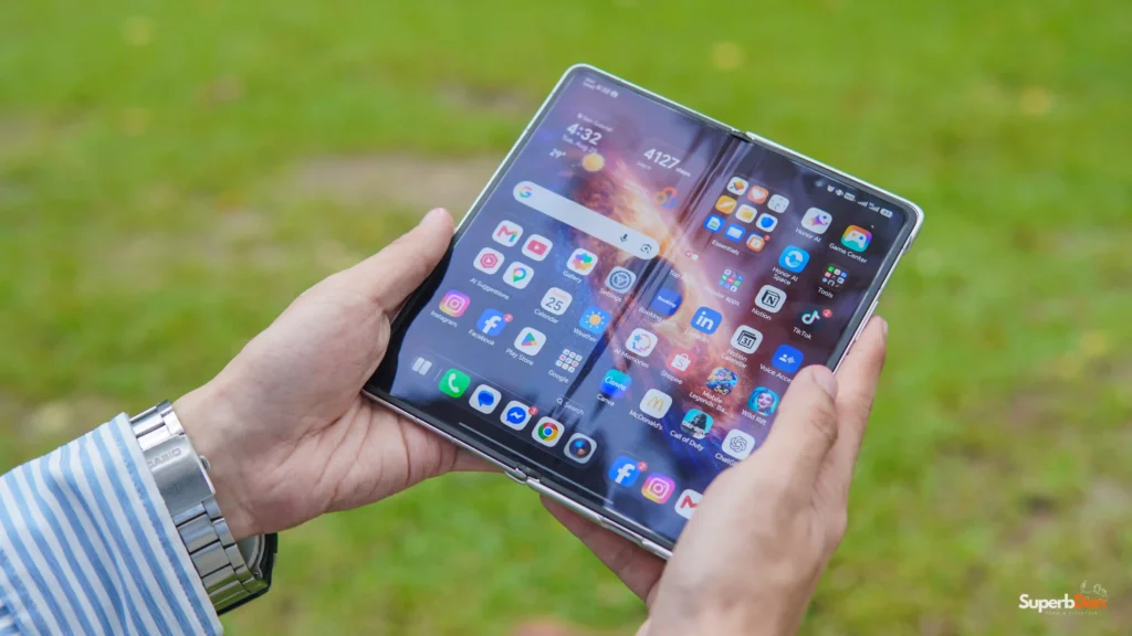 HONOR Magic V6 Display